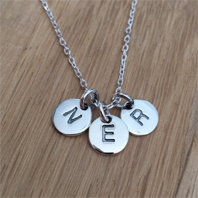 COLLIER + 3 MEDAILLES PAMPILLES LETTRES