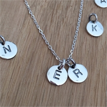 COLLIER + 2 MEDAILLES PAMPILLES LETTRES